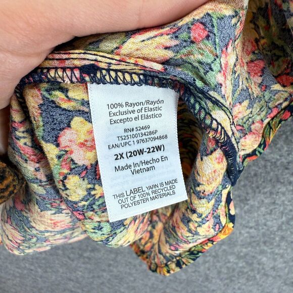 Terra & Sky Blouse Women 2X Plus Black Floral V-Neck 3/4 Sleeve Rayon Casual - Picture 4 of 7